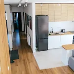 Eden Escape - Private Parking, Kingsize, Quiet דירה